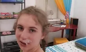 נער בוכה מכאב אנאלי, ...