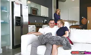 מלך הריאליטי, אמהות  ...